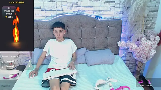 magiic_lesbii live sex cam