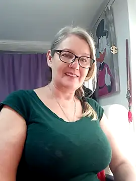 irinamaux live sex cam