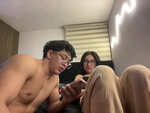 DesireLuxe live sex cam