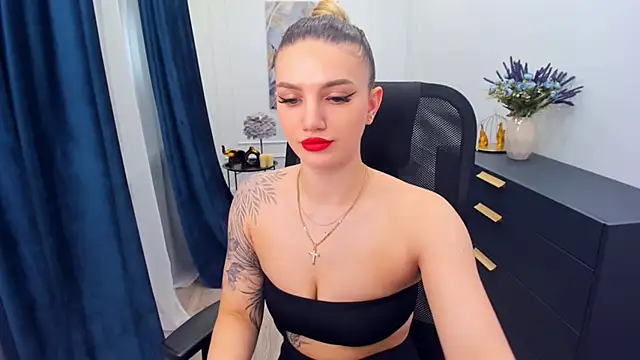 SelenaeMoore live sex cam