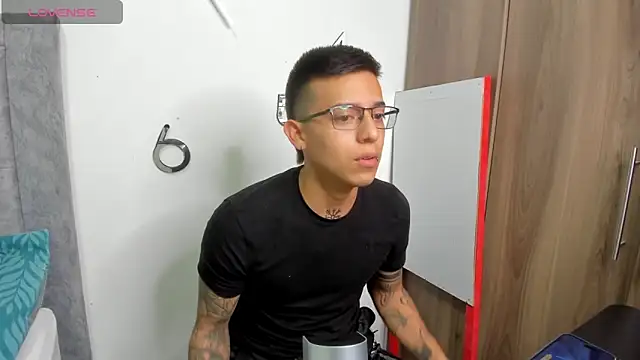 SIXXTOLOVE18 live sex cam