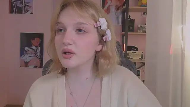 ELLIEJAY's cam snapshot