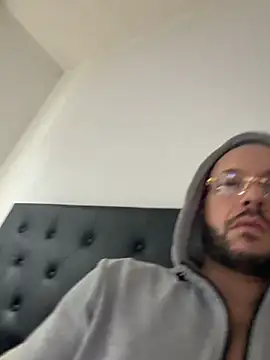 Guitccch live sex cam