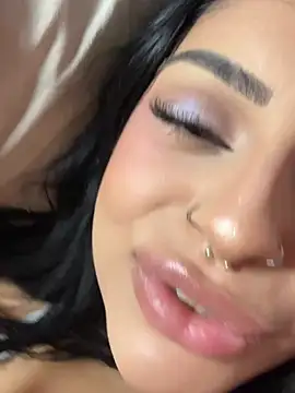 ThickerThanYoBitch live sex cam