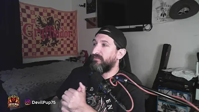 DevilPup75_'s cam snapshot