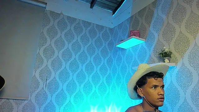 Boy_savoy's cam snapshot