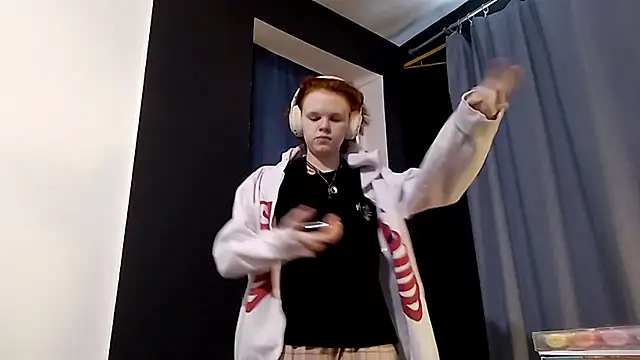 CurlaPettyBom's cam snapshot