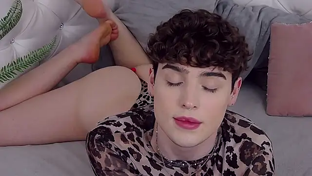 RobbyCharming's cam snapshot