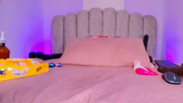 sharlott_miller's cam snapshot