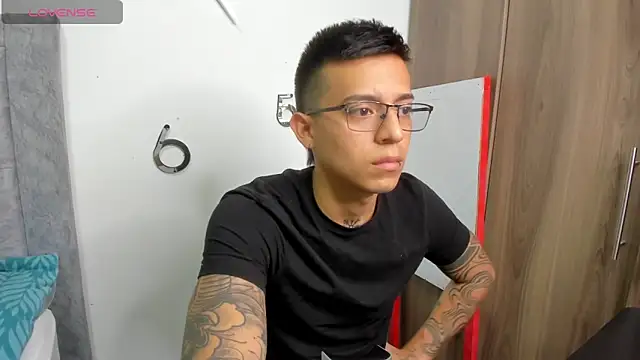 SIXXTOLOVE18 live sex cam