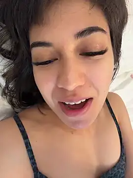 BitchyBratxxx live sex cam