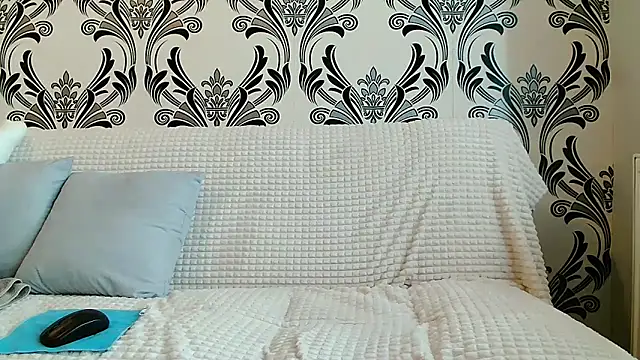 CharmingWitchy's cam snapshot