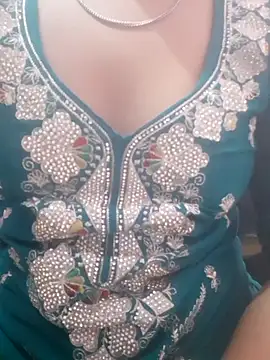 pari_rani7's cam snapshot