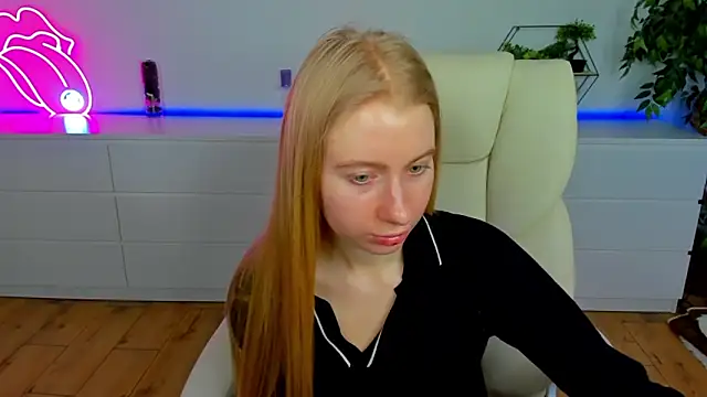 Alina_Blonde live sex cam