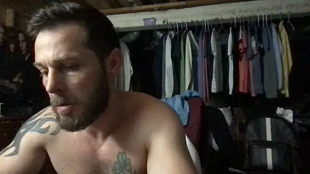 ARCHERTASTE live sex cam