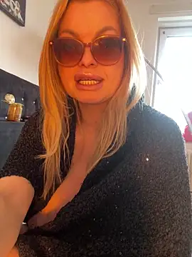 Lisavontease live sex cam