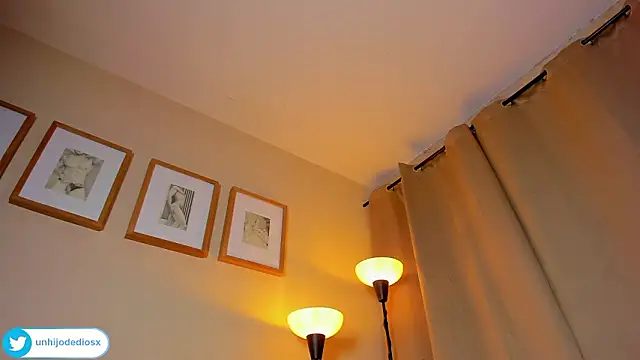 Ackerman_Eren_ live sex cam