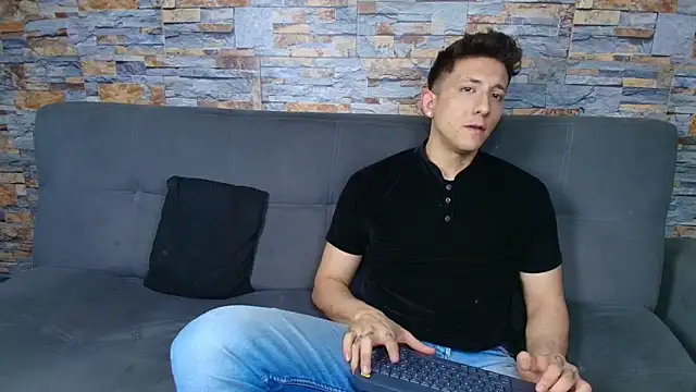 Maykol_Victoriasr live sex cam