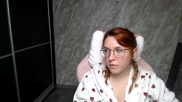 Reginasmilee live sex cam