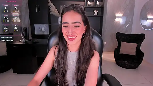 LarisaSmirnov live sex cam