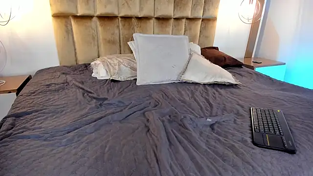 SamyShark live sex cam