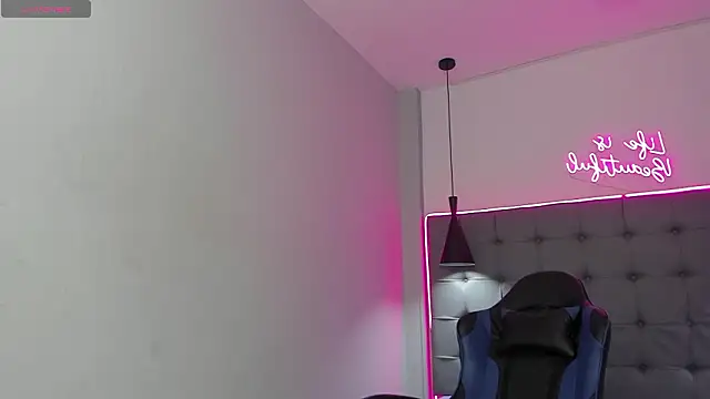 scarletcherry18 live sex cam