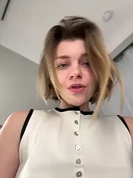 ValenciaShock live sex cam