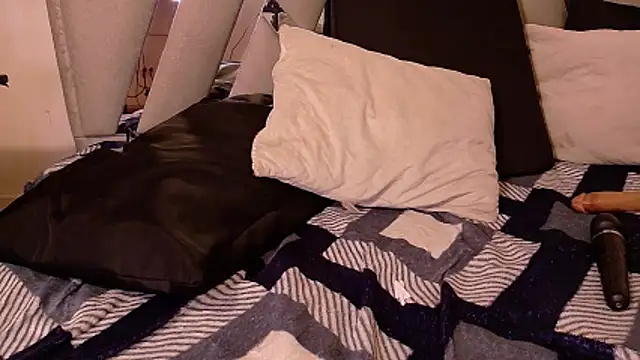 Queenjenn__'s cam snapshot