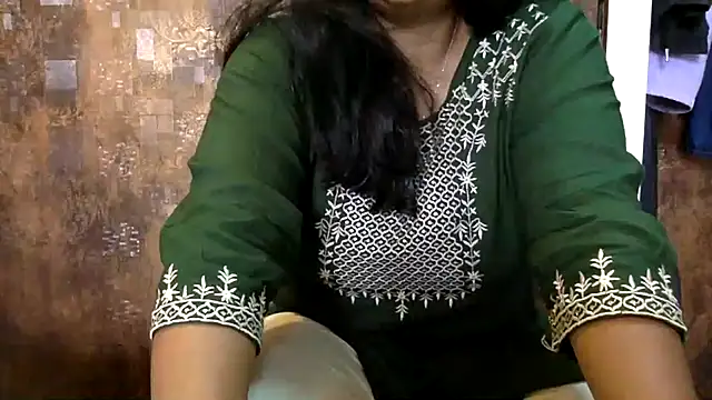 Haanikaur_saavi live sex cam