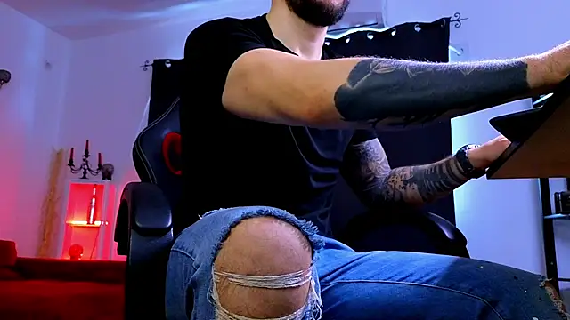 MightyAaron66 live sex cam