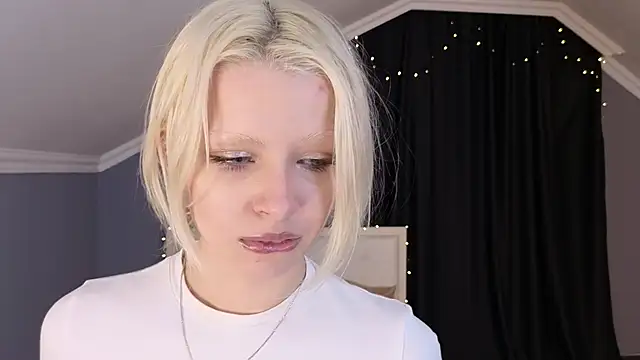 Naomi_Demio's cam snapshot