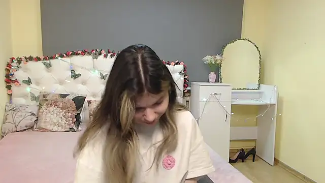 TinaRedly's cam snapshot