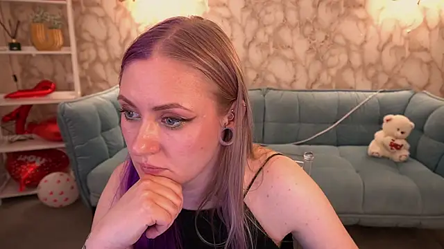 DramaQuenns's cam snapshot