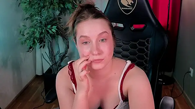 saint_trisha's cam snapshot