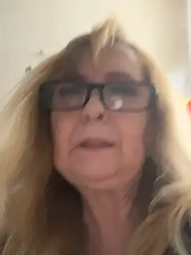 Irina2909@xh live sex cam