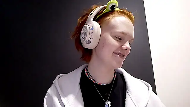 CurlaPettyBom's cam snapshot