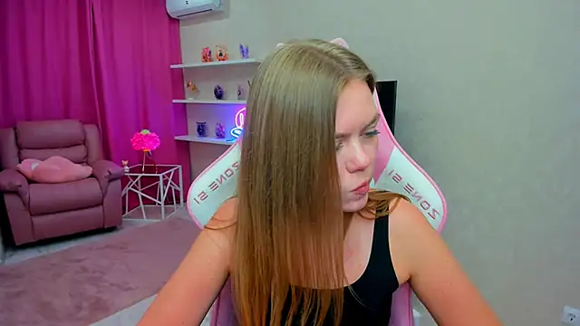 Strawberrye's cam snapshot