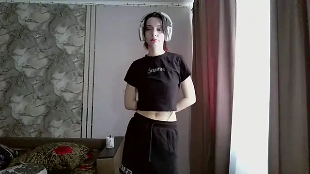 LxayBloom's cam snapshot