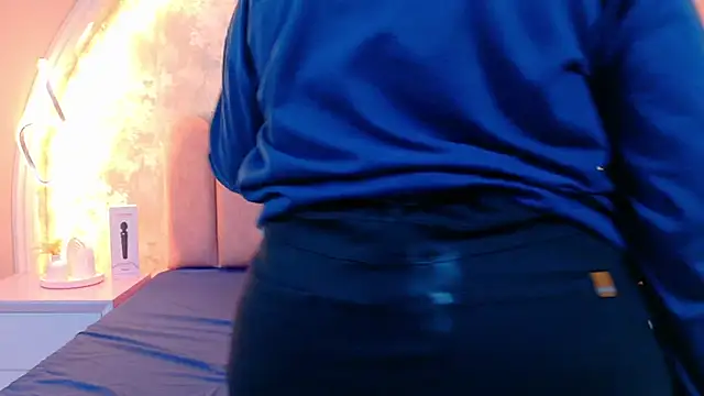 MiaLaurents live sex cam