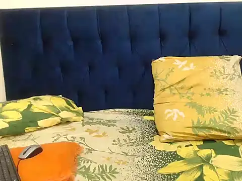 CurvyAssXX21 live sex cam