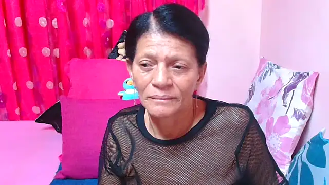 SLUTTYROXY live sex cam