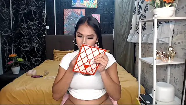 QueenOfStrip live sex cam