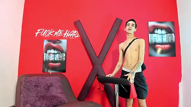 GREEN_BOYS's cam snapshot