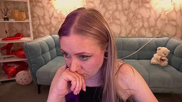 DramaQuenns's cam snapshot