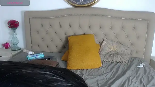 LucyVilla's cam snapshot