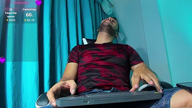 Hot_Latinoboy_'s cam snapshot