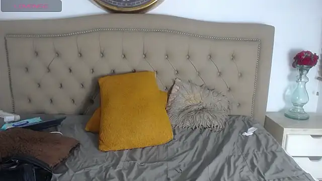 LucyVilla's cam snapshot