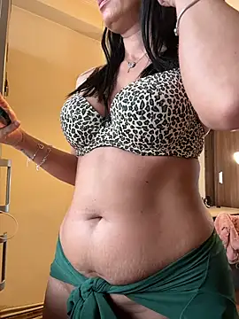 Hotmomcheckk_ live sex cam