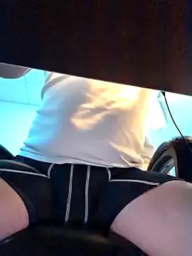 Icebearsticlese live sex cam