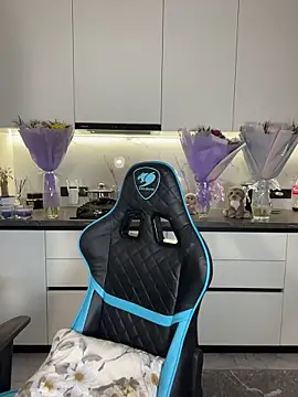 CurlyLara live sex cam